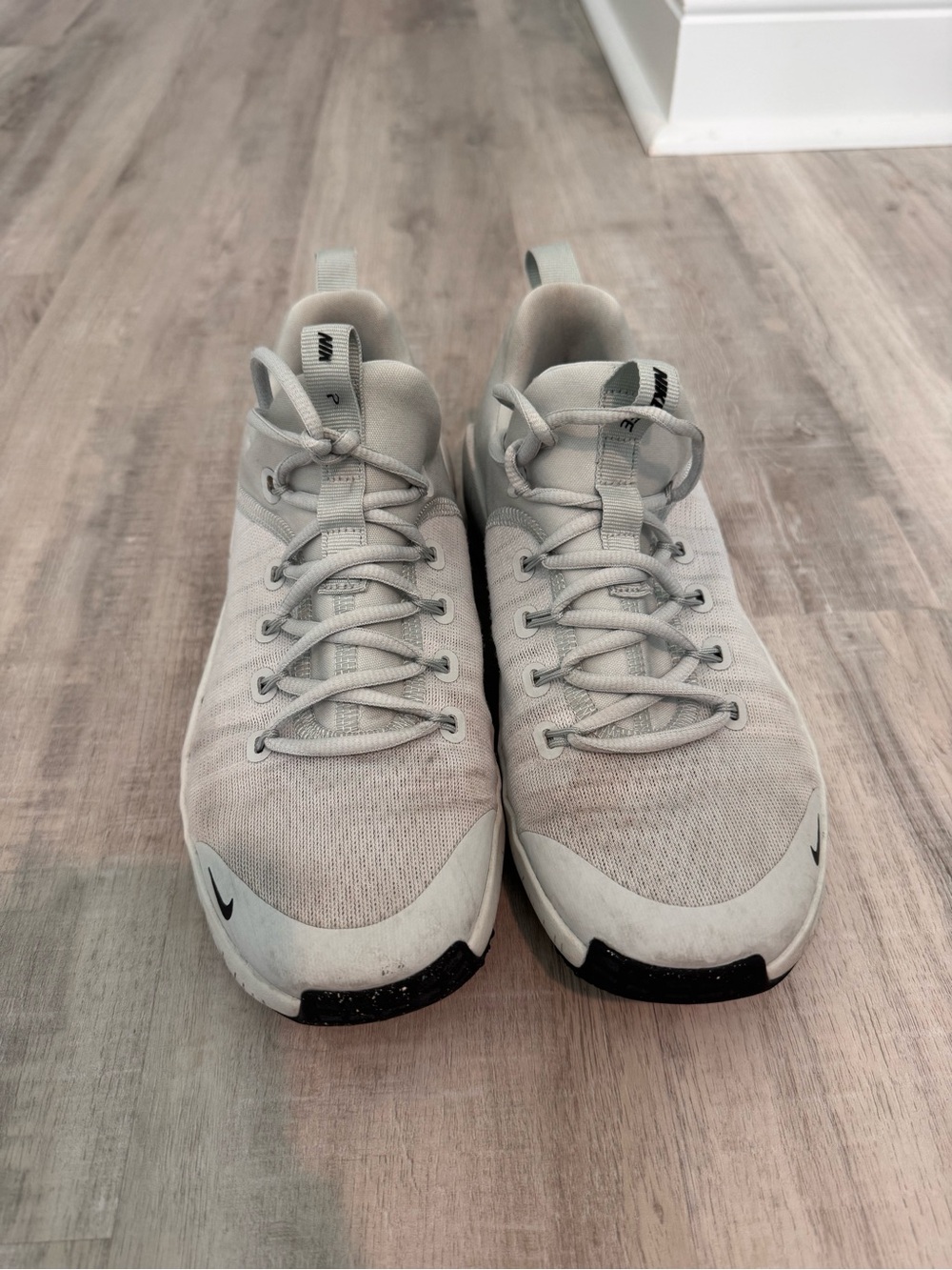 Nike Women’s Light Grey Metcon Free